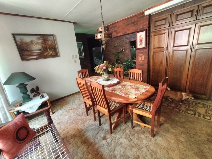 5 Bedroom Property for Sale in Florauna Gauteng