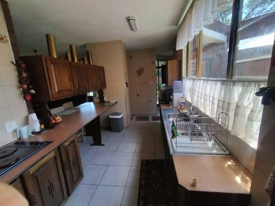 5 Bedroom Property for Sale in Florauna Gauteng