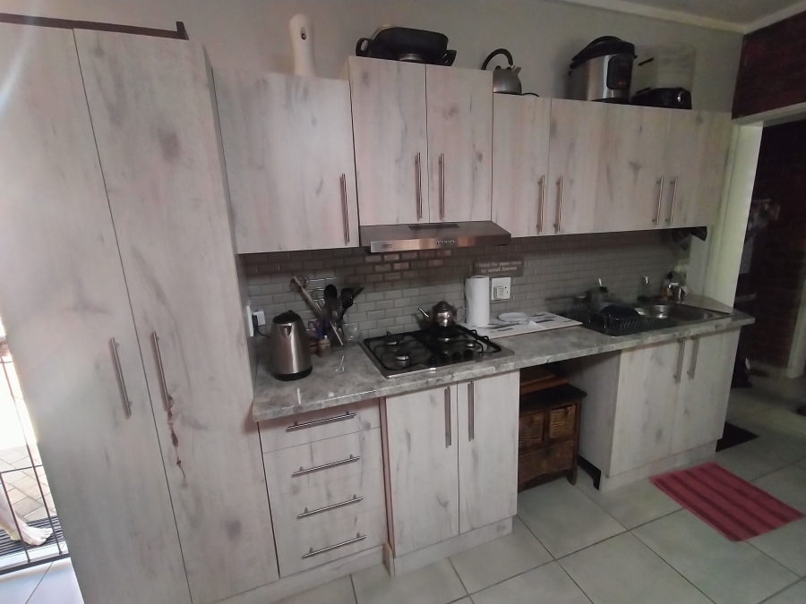 5 Bedroom Property for Sale in Florauna Gauteng