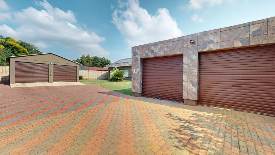 5 Bedroom Property for Sale in Elspark Gauteng