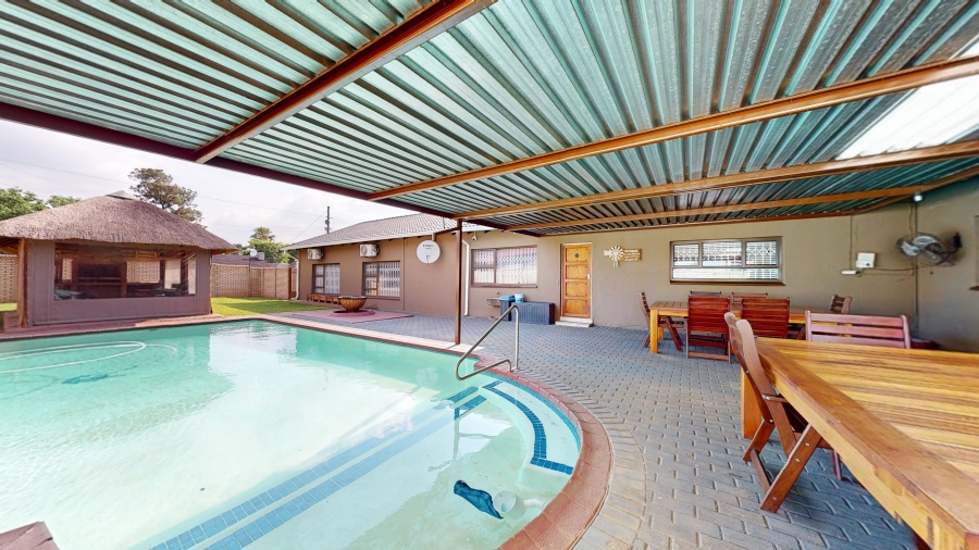 5 Bedroom Property for Sale in Elspark Gauteng