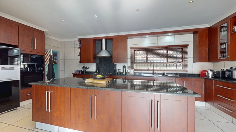 5 Bedroom Property for Sale in Elspark Gauteng