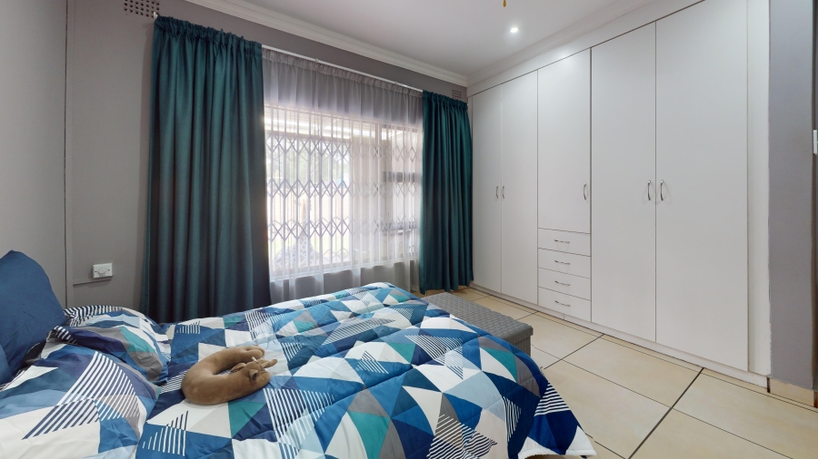 5 Bedroom Property for Sale in Elspark Gauteng