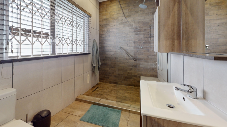 5 Bedroom Property for Sale in Elspark Gauteng