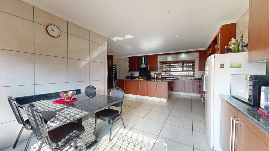 5 Bedroom Property for Sale in Elspark Gauteng