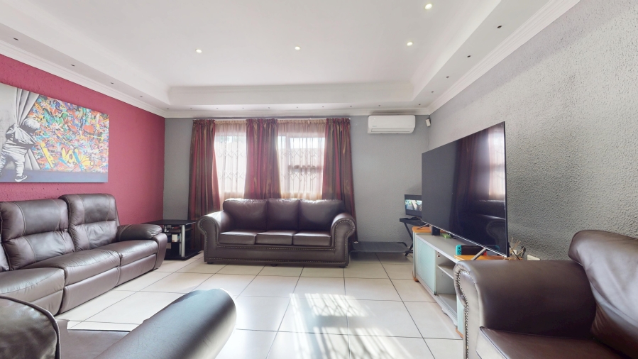 5 Bedroom Property for Sale in Elspark Gauteng