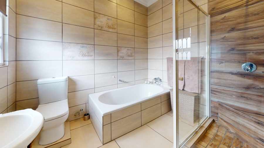 5 Bedroom Property for Sale in Elspark Gauteng