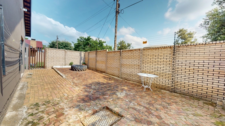 5 Bedroom Property for Sale in Elspark Gauteng