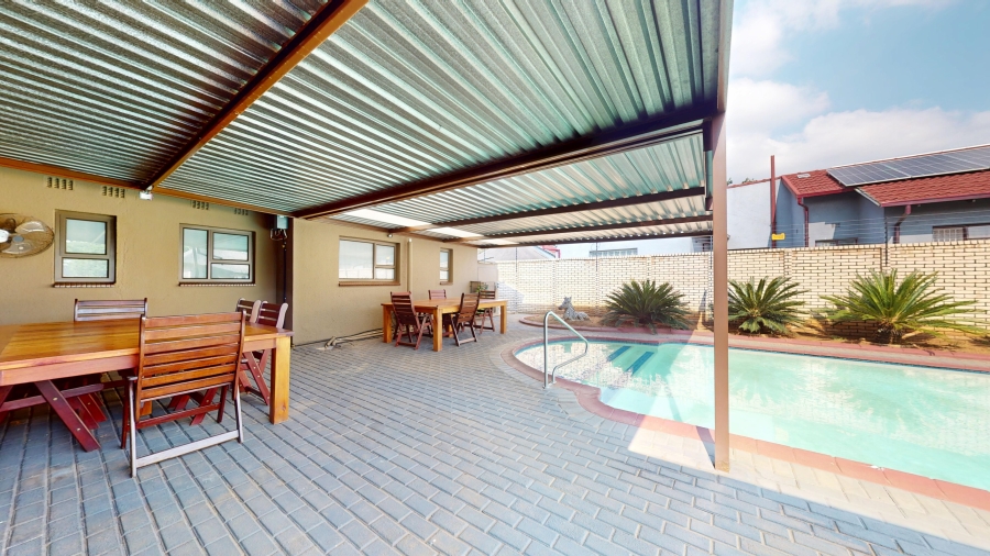 5 Bedroom Property for Sale in Elspark Gauteng