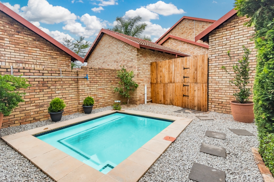3 Bedroom Property for Sale in Wilgeheuwel Gauteng