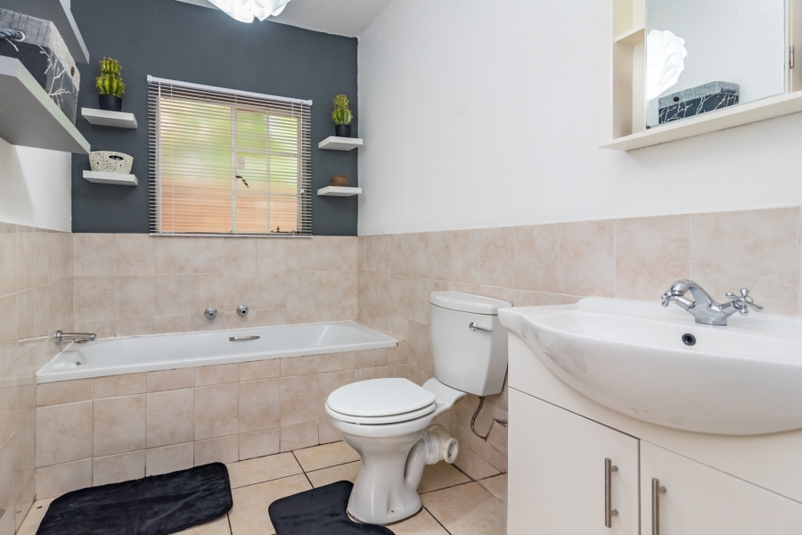 3 Bedroom Property for Sale in Wilgeheuwel Gauteng