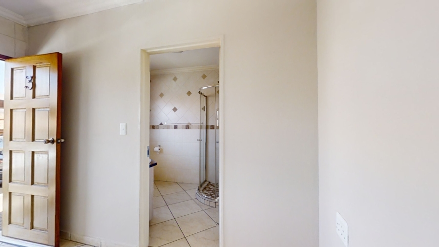 To Let 1 Bedroom Property for Rent in Lambton Gauteng