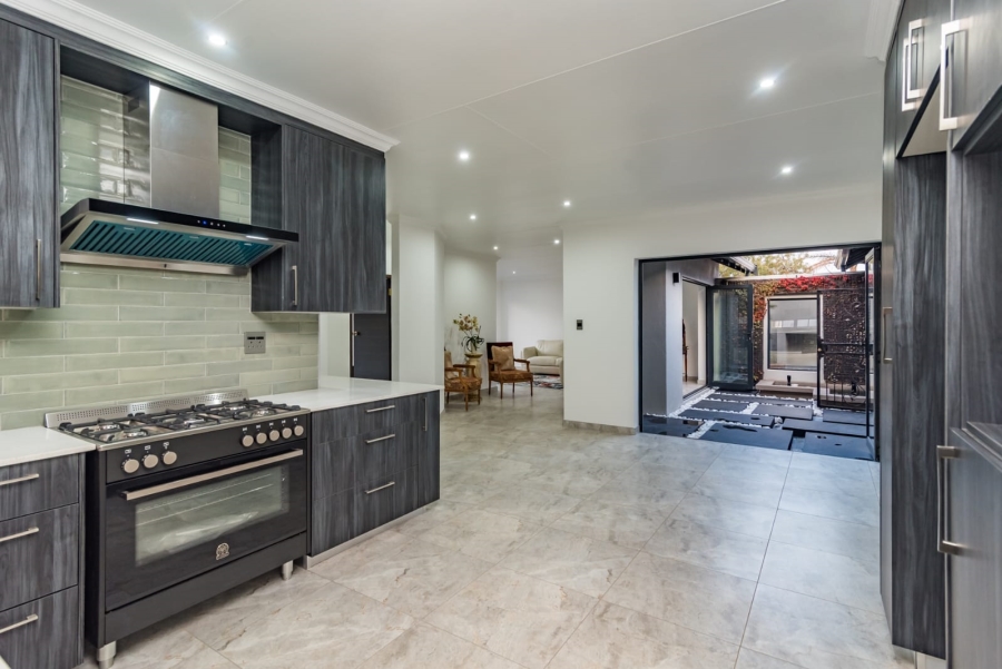 To Let 4 Bedroom Property for Rent in Roodekrans Gauteng