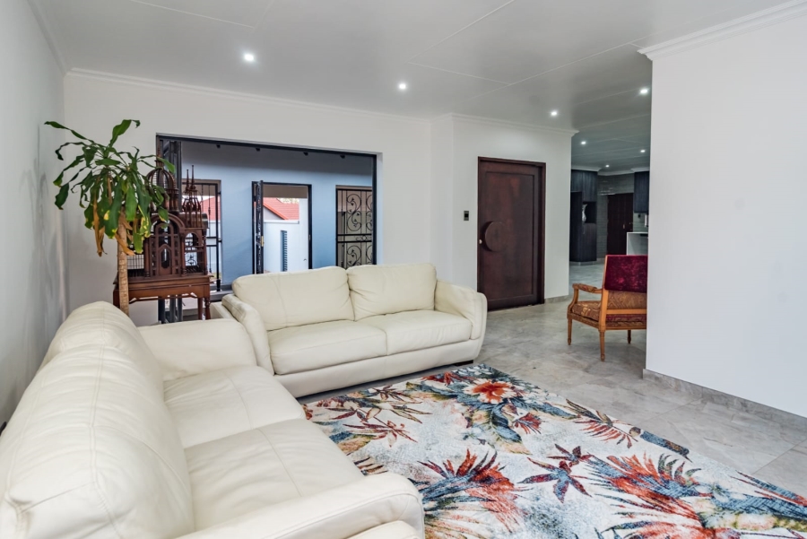 To Let 4 Bedroom Property for Rent in Roodekrans Gauteng