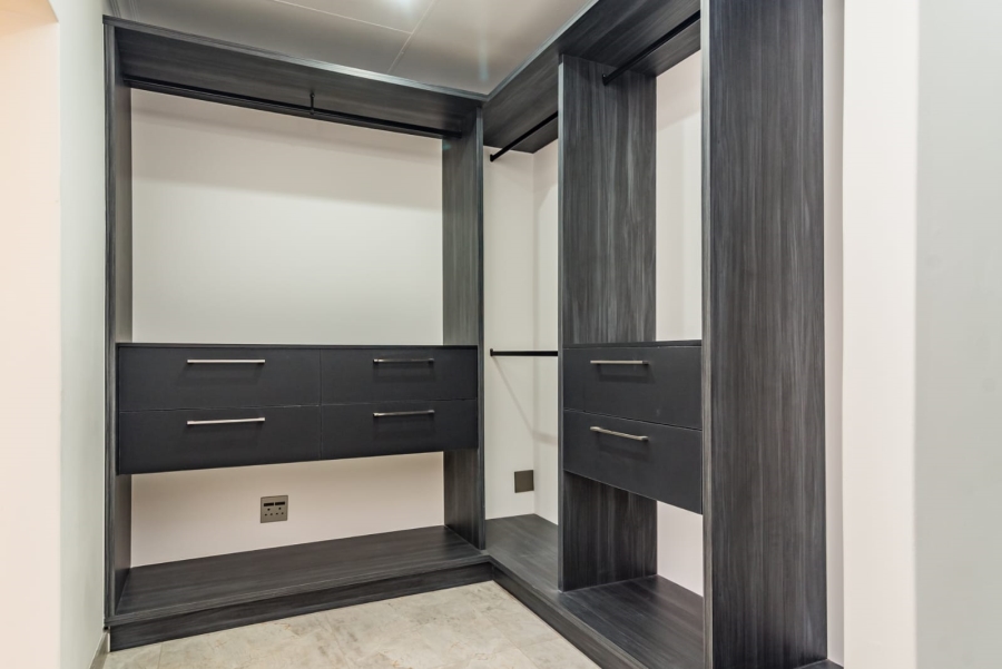 To Let 4 Bedroom Property for Rent in Roodekrans Gauteng