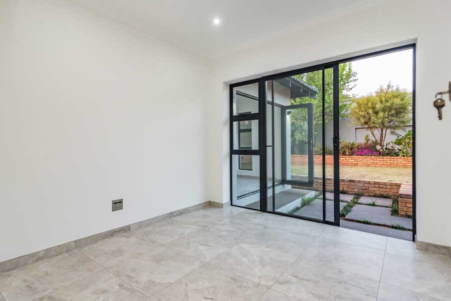 To Let 4 Bedroom Property for Rent in Roodekrans Gauteng