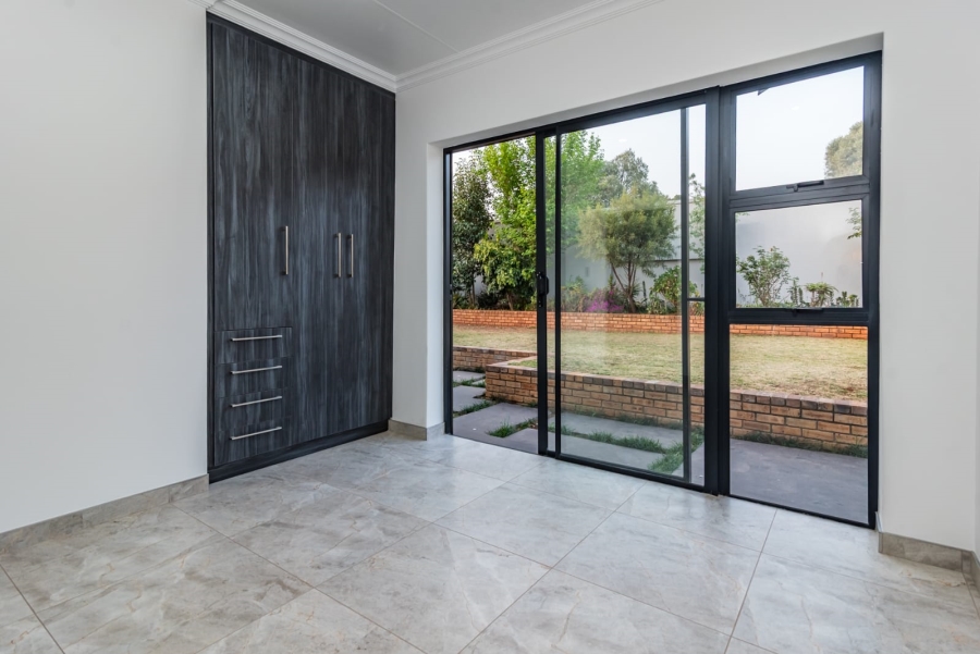 To Let 4 Bedroom Property for Rent in Roodekrans Gauteng