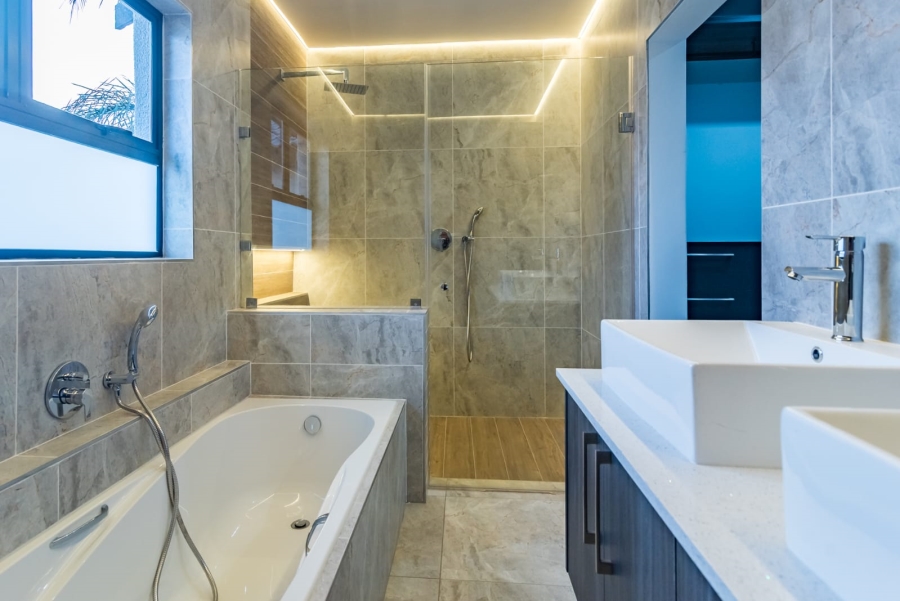 To Let 4 Bedroom Property for Rent in Roodekrans Gauteng