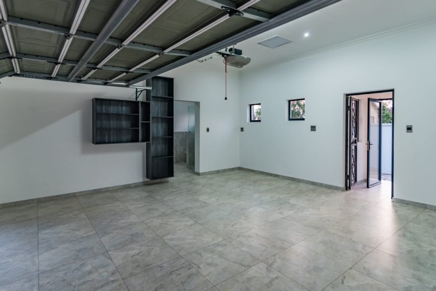 To Let 4 Bedroom Property for Rent in Roodekrans Gauteng