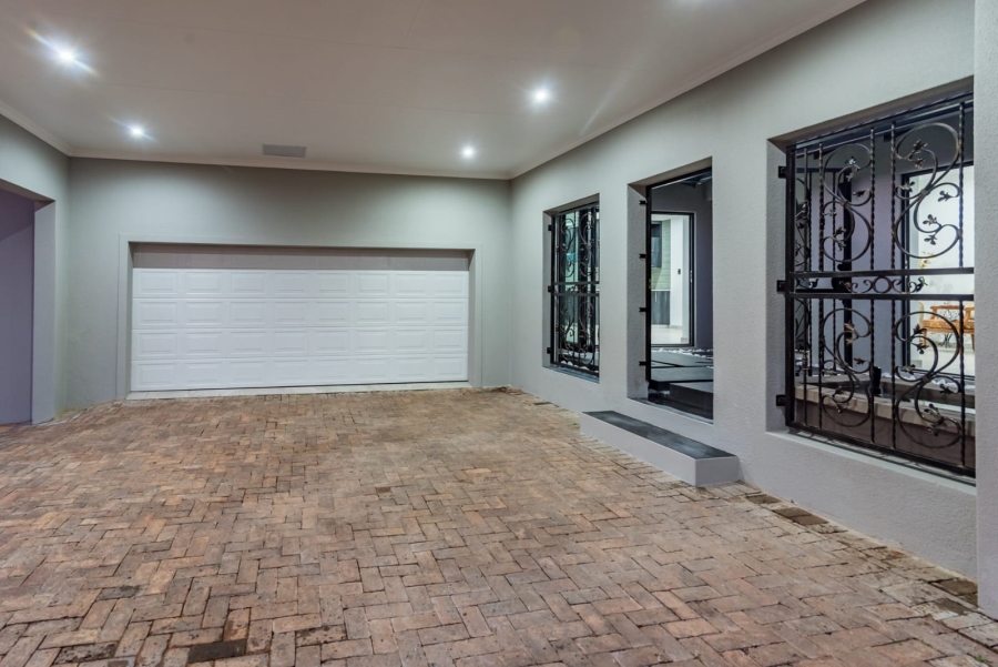 To Let 4 Bedroom Property for Rent in Roodekrans Gauteng