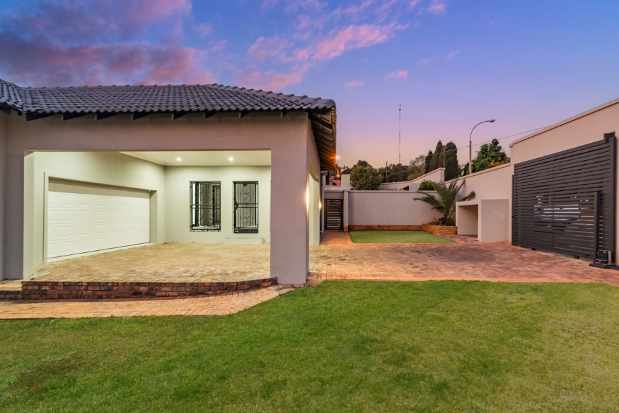 To Let 4 Bedroom Property for Rent in Roodekrans Gauteng