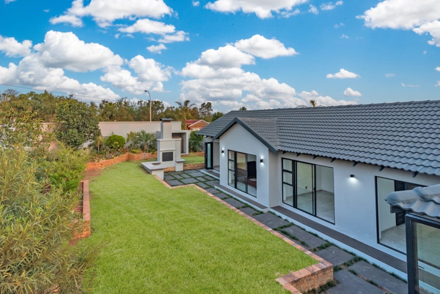 To Let 4 Bedroom Property for Rent in Roodekrans Gauteng