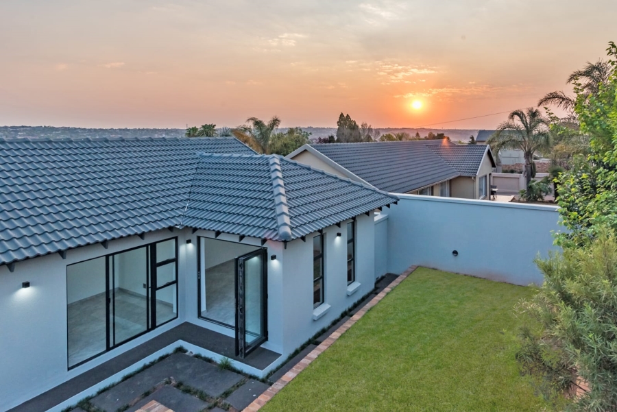 To Let 4 Bedroom Property for Rent in Roodekrans Gauteng