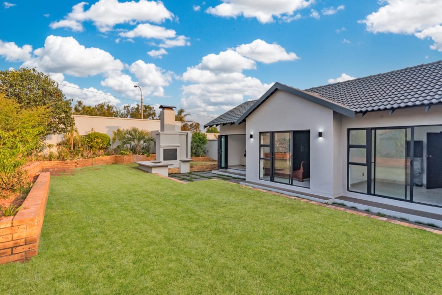 To Let 4 Bedroom Property for Rent in Roodekrans Gauteng