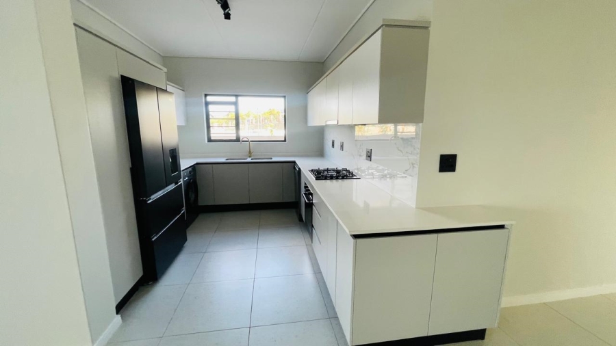 3 Bedroom Property for Sale in Waterfall Gauteng