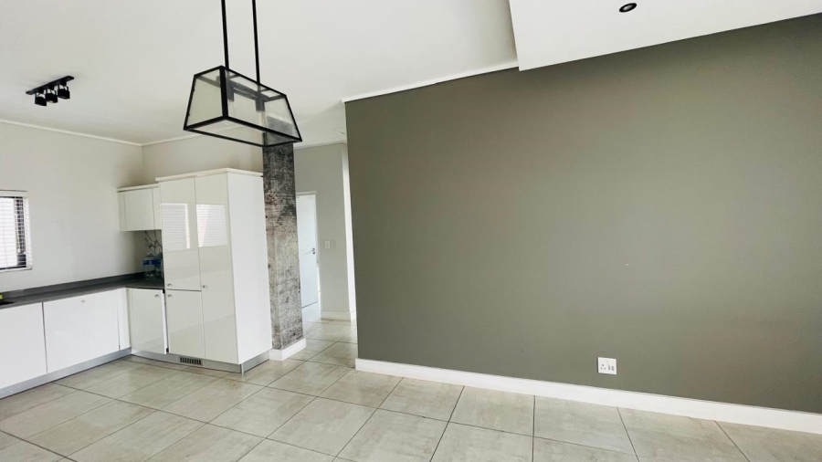 2 Bedroom Property for Sale in Waterfall Gauteng