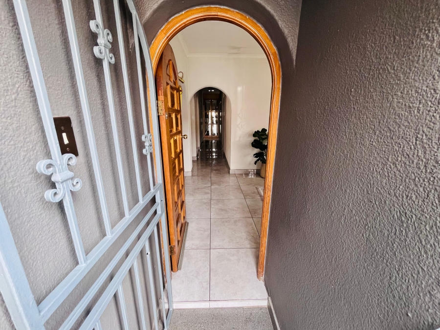 4 Bedroom Property for Sale in Klippoortje Gauteng