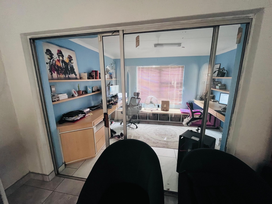 4 Bedroom Property for Sale in Klippoortje Gauteng