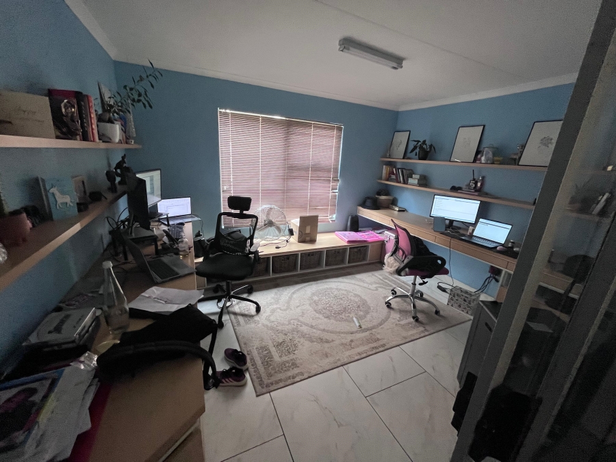 4 Bedroom Property for Sale in Klippoortje Gauteng