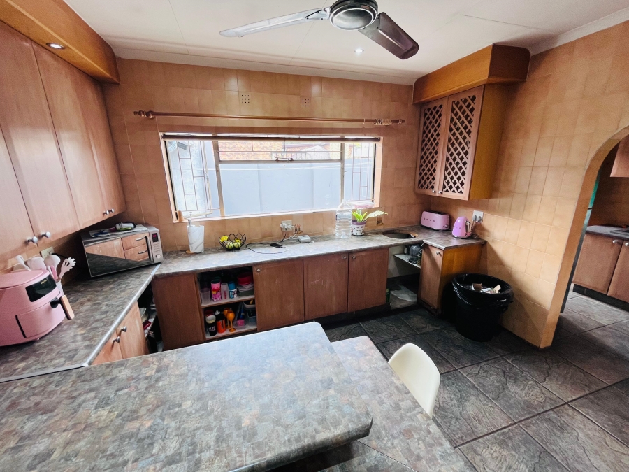 4 Bedroom Property for Sale in Klippoortje Gauteng