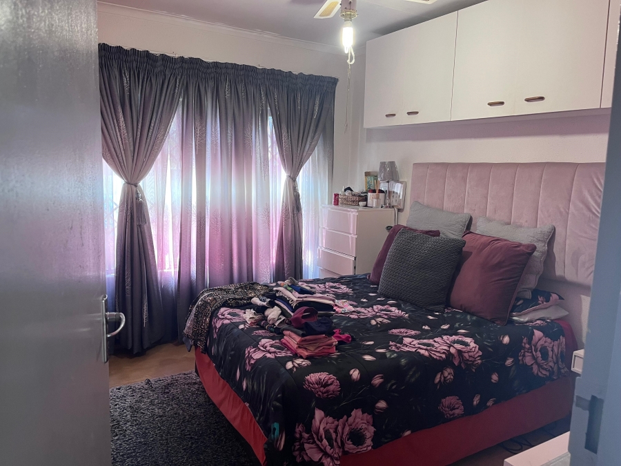 4 Bedroom Property for Sale in Klippoortje Gauteng