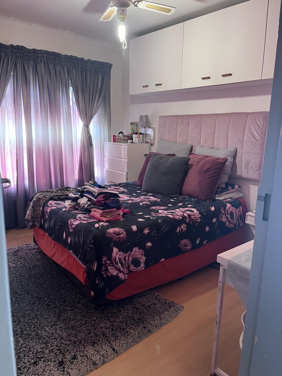 4 Bedroom Property for Sale in Klippoortje Gauteng