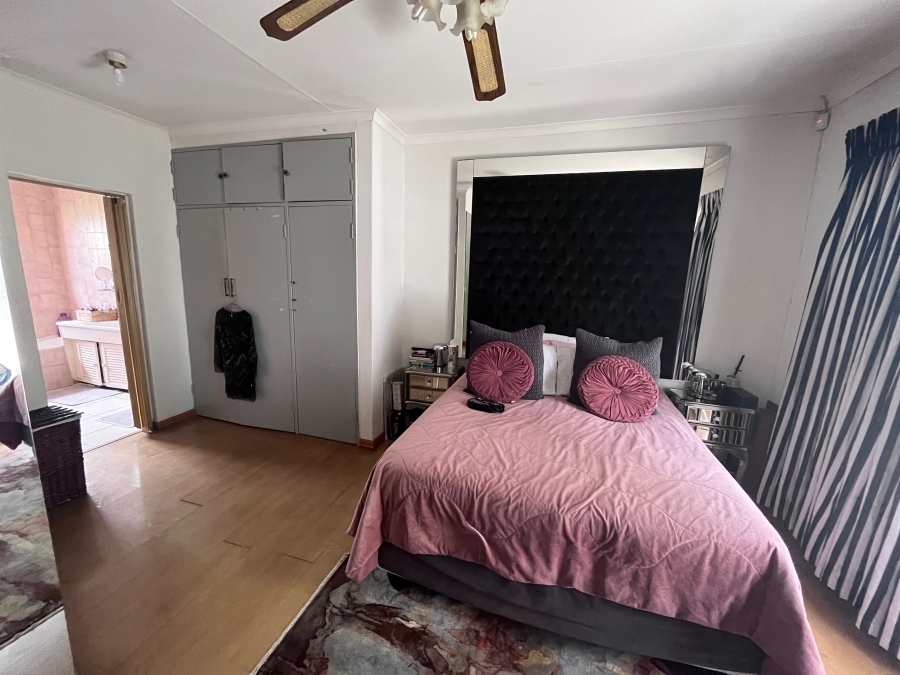 4 Bedroom Property for Sale in Klippoortje Gauteng