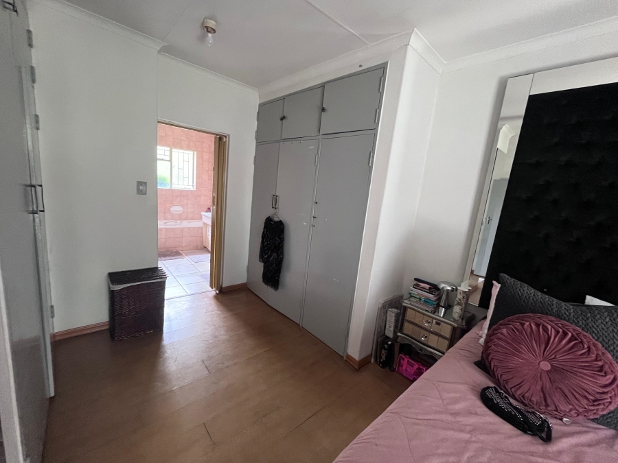 4 Bedroom Property for Sale in Klippoortje Gauteng