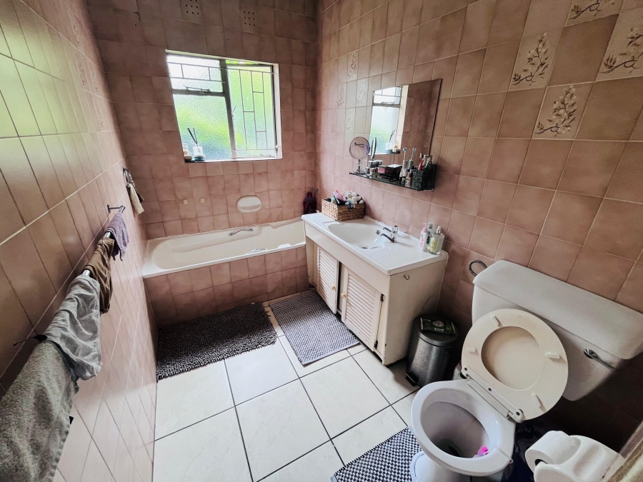 4 Bedroom Property for Sale in Klippoortje Gauteng