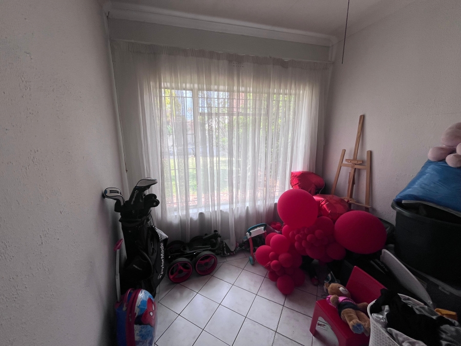 4 Bedroom Property for Sale in Klippoortje Gauteng