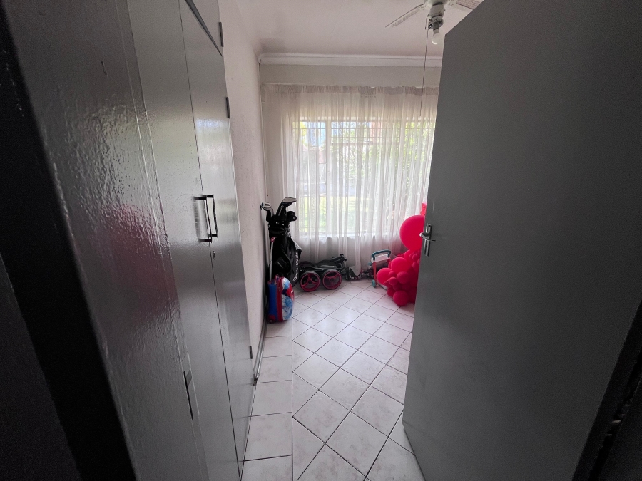 4 Bedroom Property for Sale in Klippoortje Gauteng