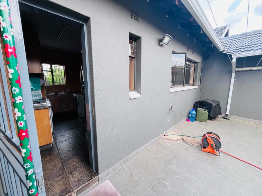 4 Bedroom Property for Sale in Klippoortje Gauteng