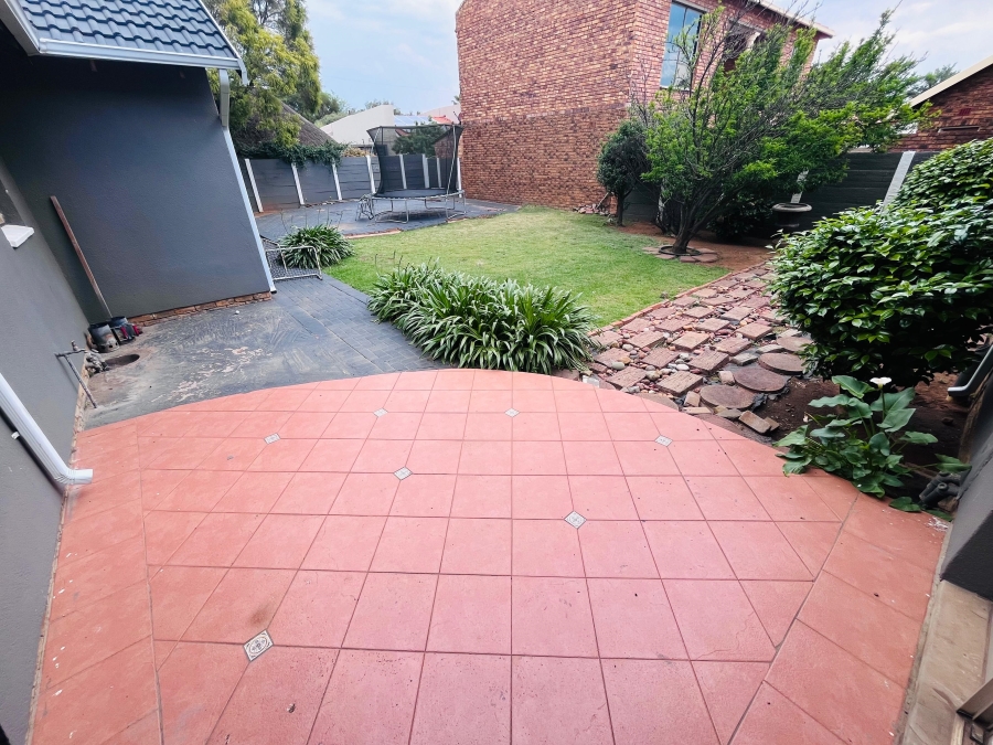 4 Bedroom Property for Sale in Klippoortje Gauteng