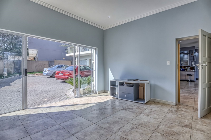 To Let 4 Bedroom Property for Rent in Sandown Gauteng