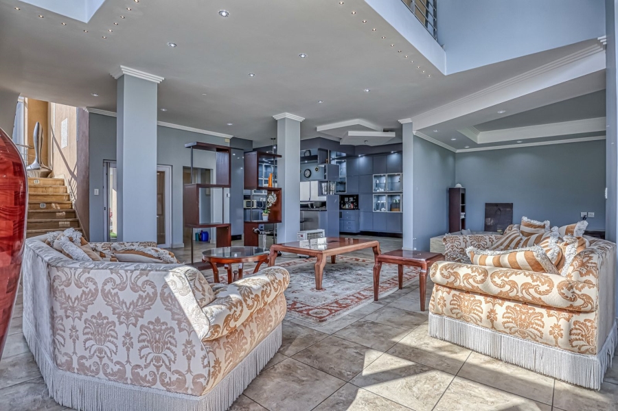 To Let 4 Bedroom Property for Rent in Sandown Gauteng