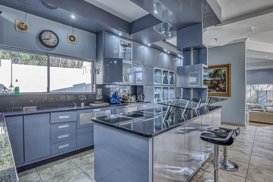 To Let 4 Bedroom Property for Rent in Sandown Gauteng