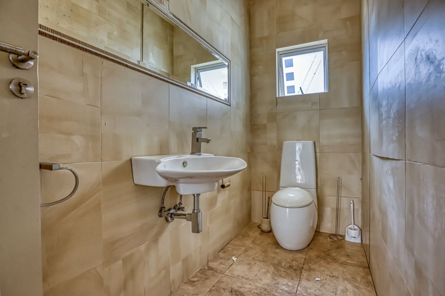 To Let 4 Bedroom Property for Rent in Sandown Gauteng