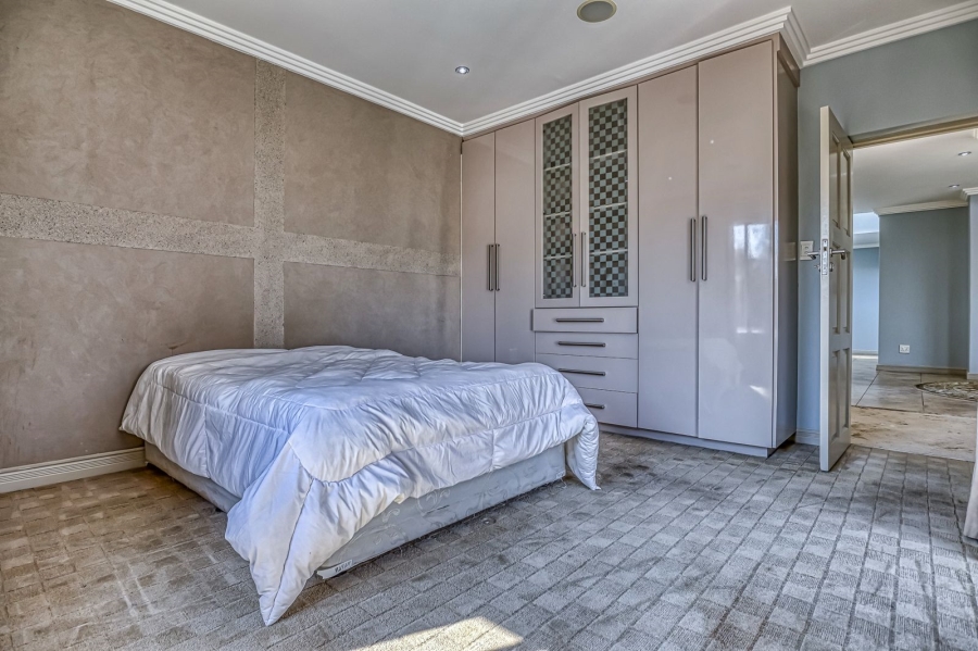 To Let 4 Bedroom Property for Rent in Sandown Gauteng