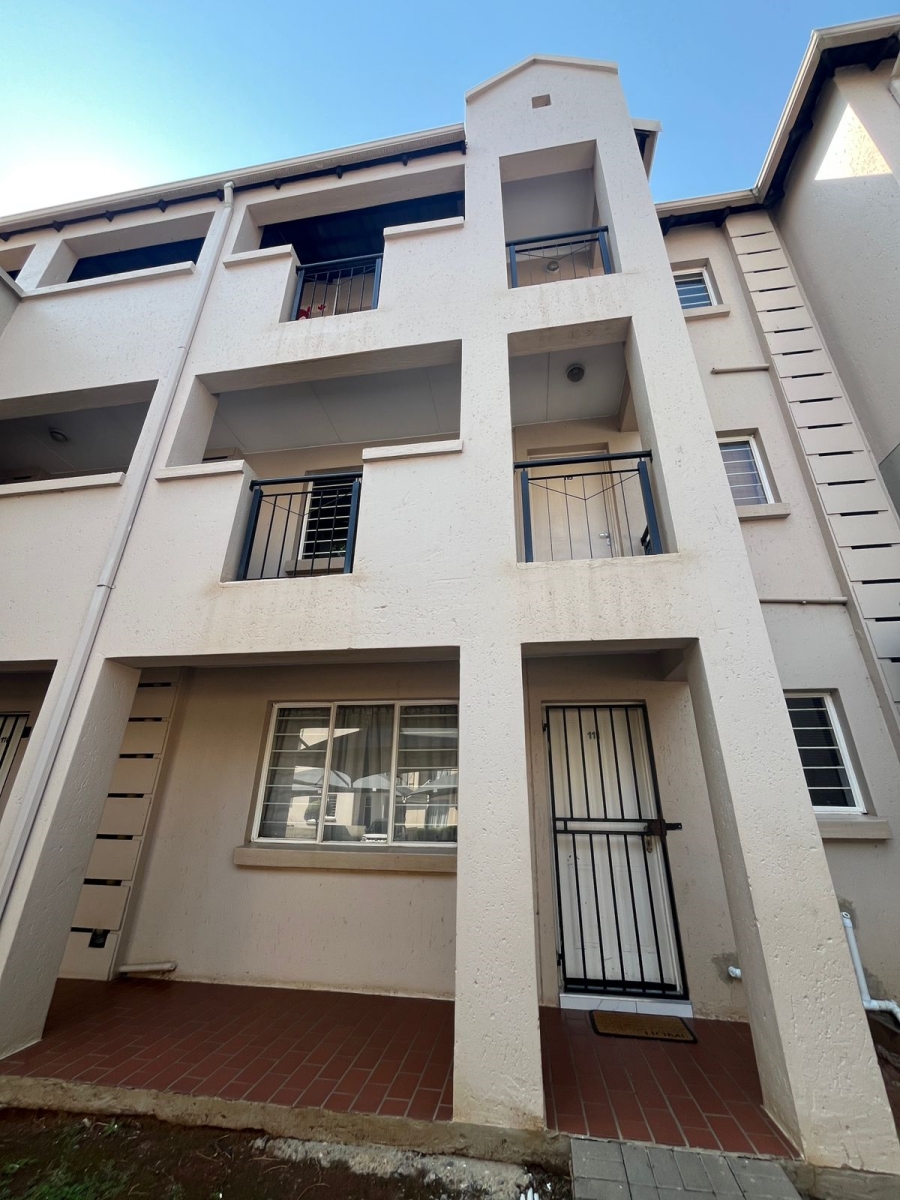 2 Bedroom Property for Sale in Klippoortje Gauteng