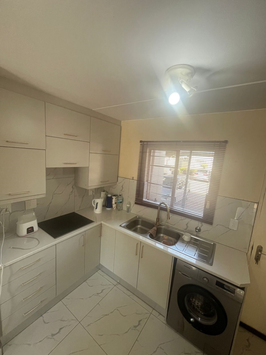2 Bedroom Property for Sale in Klippoortje Gauteng